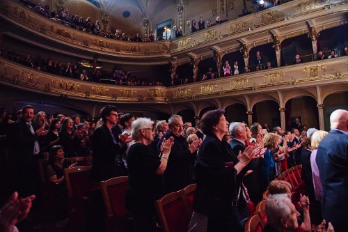 BACH A SYNOVÉ PREMIÉRA