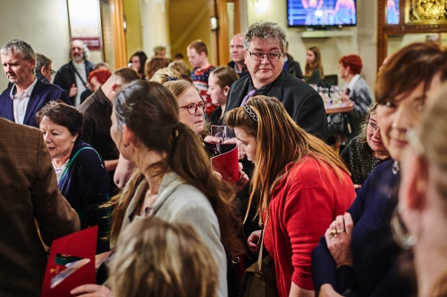 Setkání členů klubu DnV po inscenaci Člověk nikdy neví