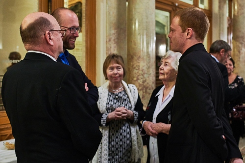 Člověk nikdy neví_premiéra