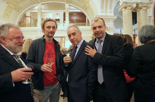 Les premiéra