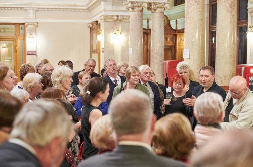 Setkání členů klubu po premiéře Ahoj, krásko (Linda)