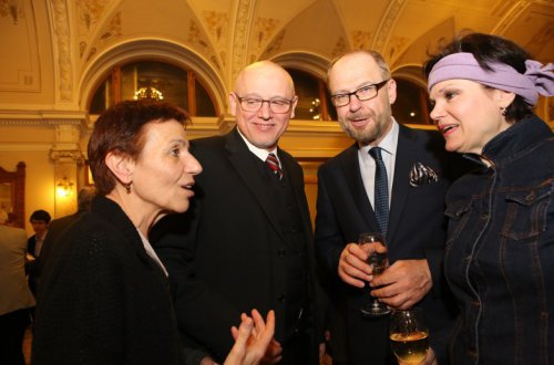 Škola žen - premiéra
